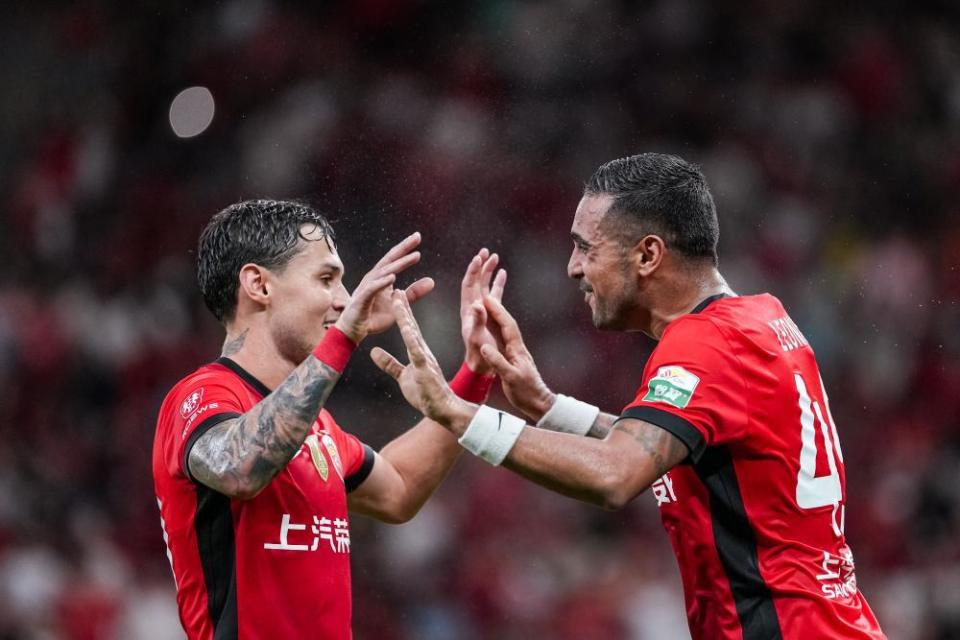 卫冕形势岌, 承担替换的 卫冕形势岌, 承担替换的