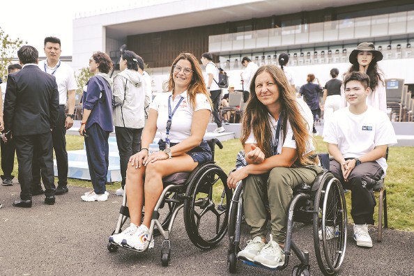 用激昂的鼓, 个比赛